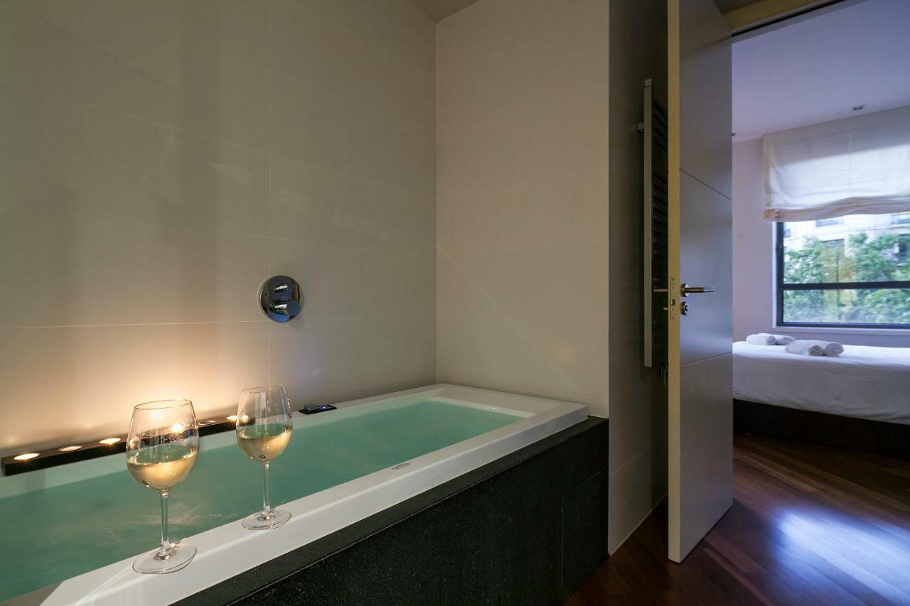 Uma Suites Passeig De Gracia 16 Barcelona Bagian luar foto
