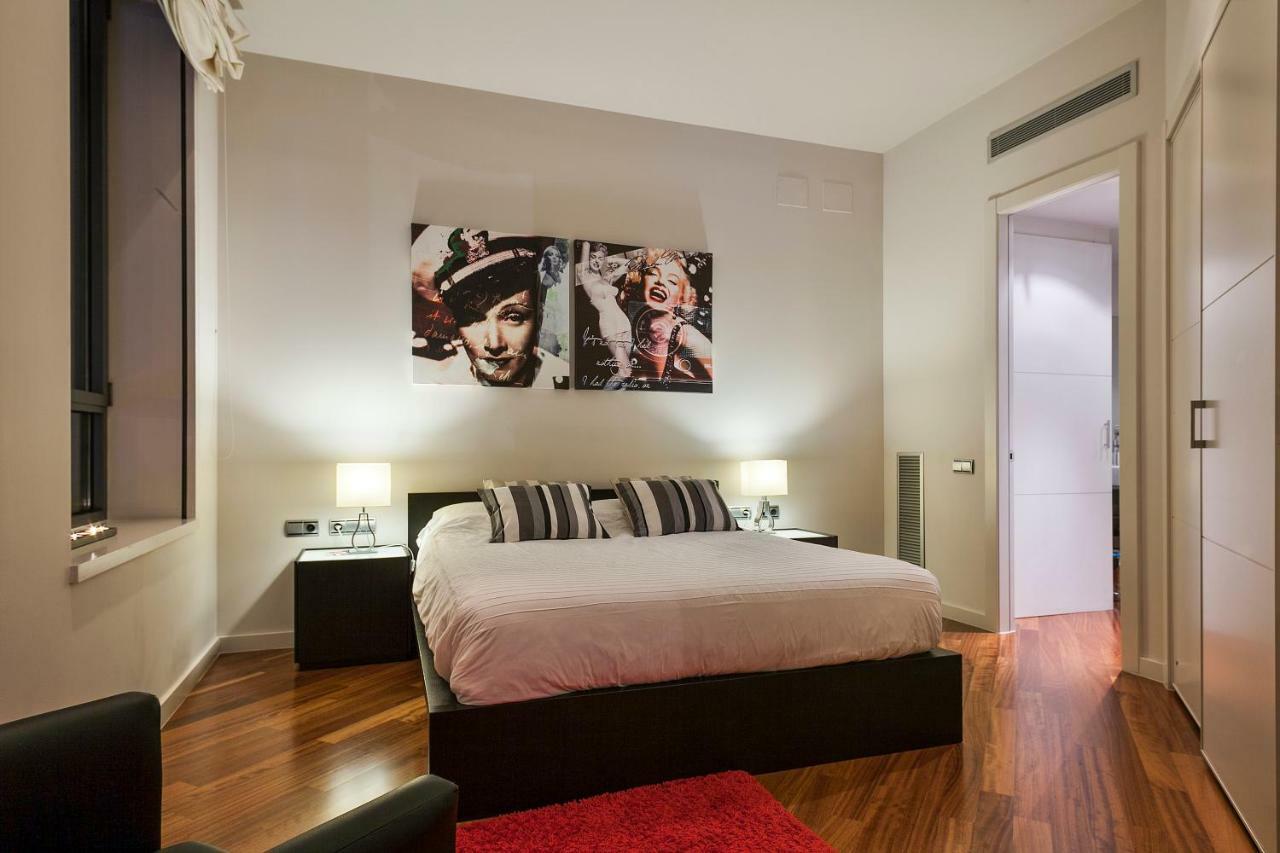 Uma Suites Passeig De Gracia 16 Barcelona Bagian luar foto