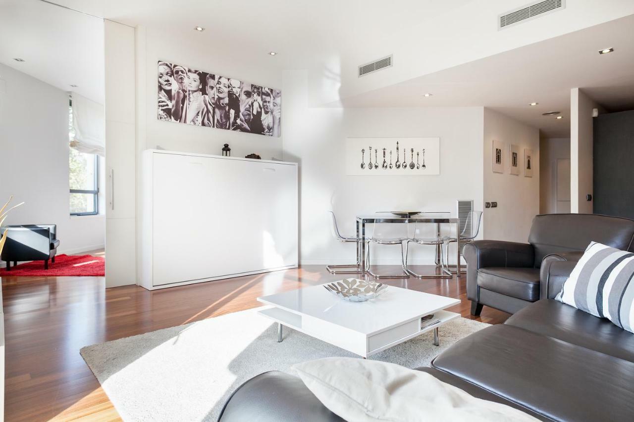 Uma Suites Passeig De Gracia 16 Barcelona Bagian luar foto