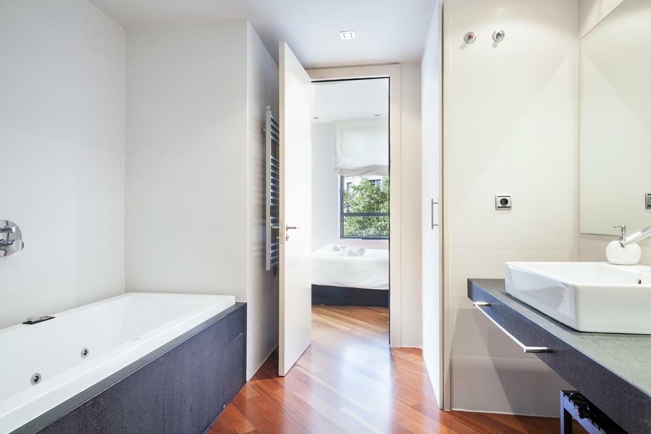 Uma Suites Passeig De Gracia 16 Barcelona Bagian luar foto
